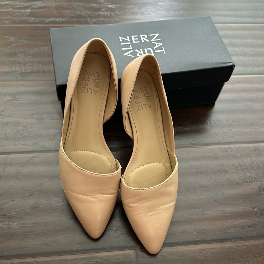 Naturalizer flat shoe